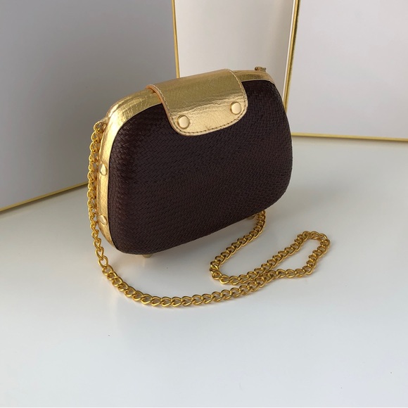 Lilly Pulitzer NWOT Tortoise & Bee Medallion Shoulder Clutch Crossbody HandBag - Picture 2 of 8